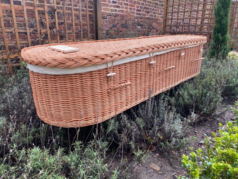 Somereset Willow Buff Curved Coffin